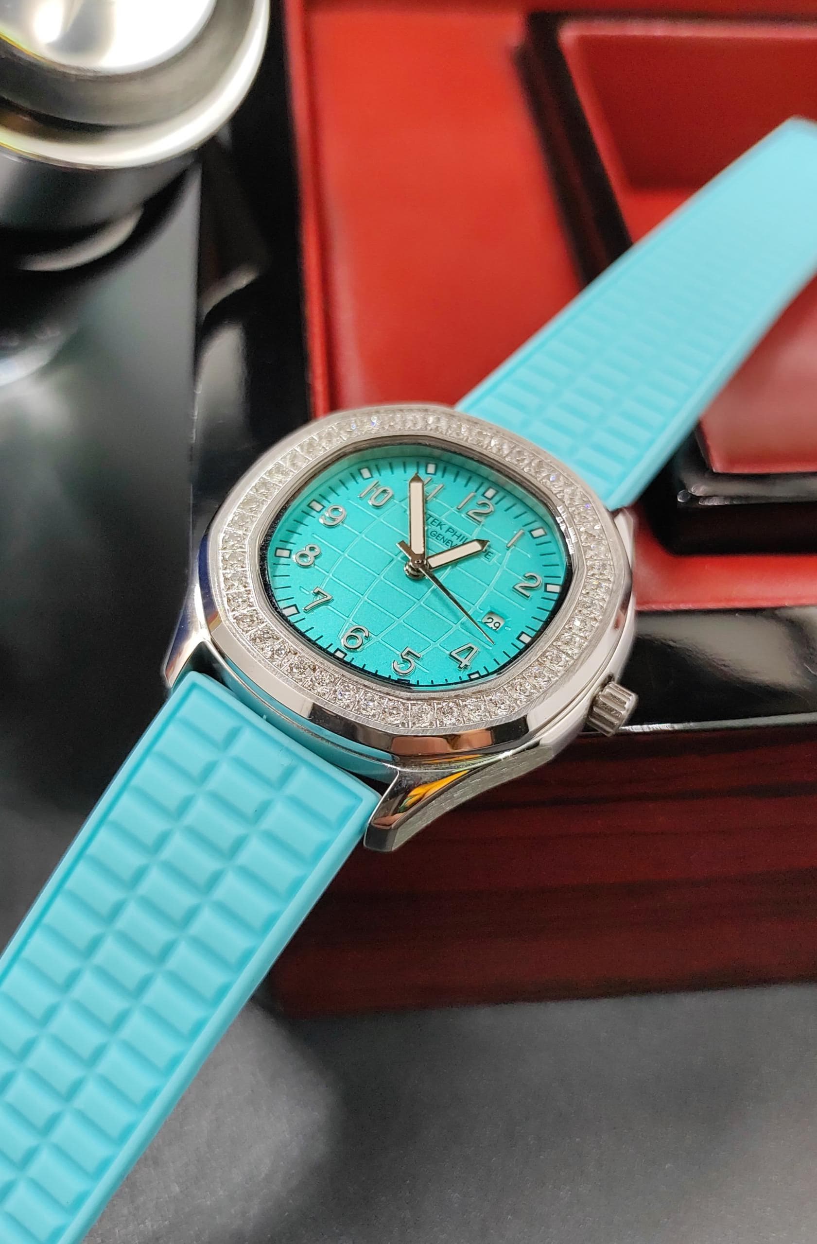 ساعت زنانه پتک فيليپ اكوانا (دور نگين) Patek philippe Aquanaut - Image 7