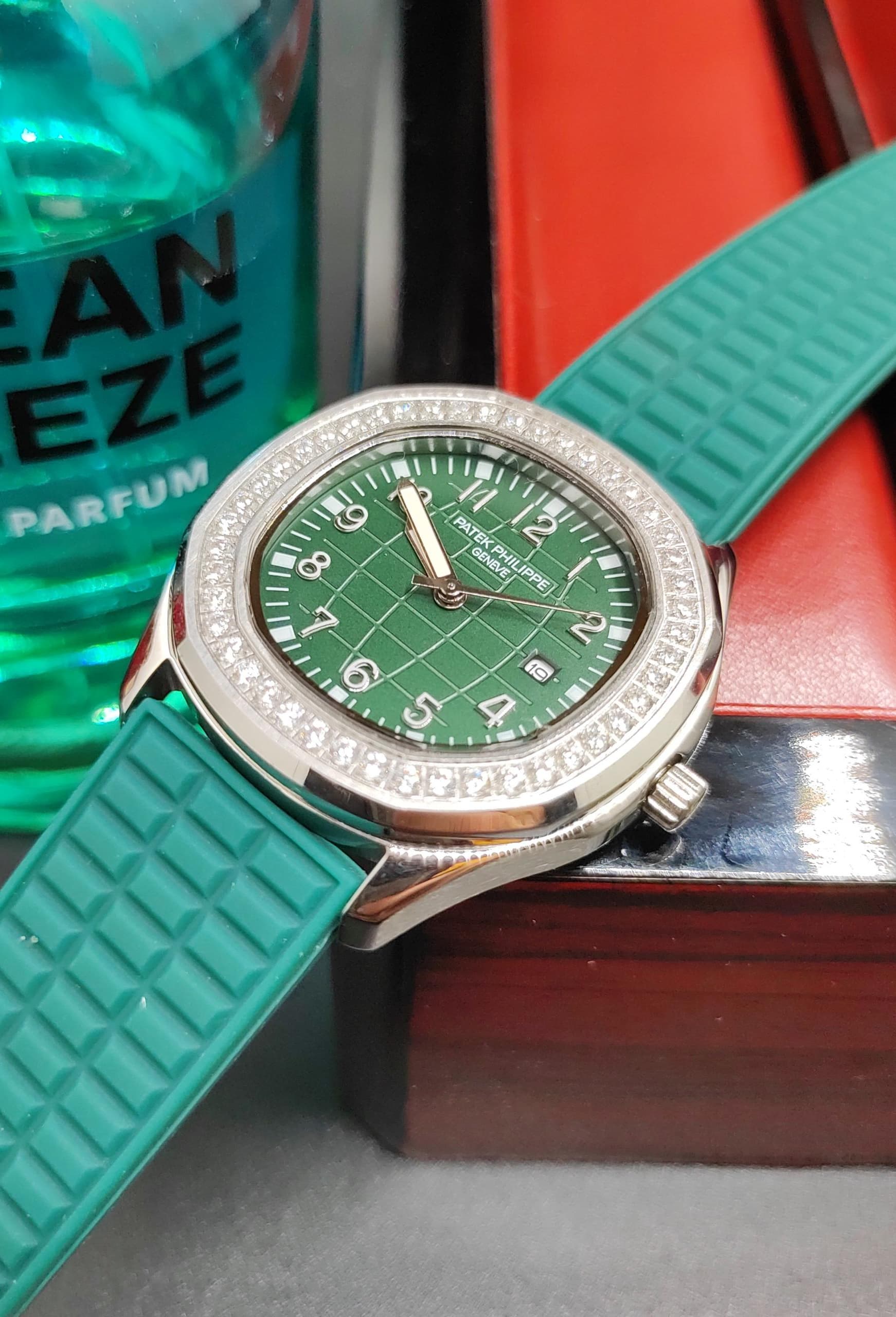 ساعت زنانه پتک فيليپ اكوانا (دور نگين) Patek philippe Aquanaut - Image 8