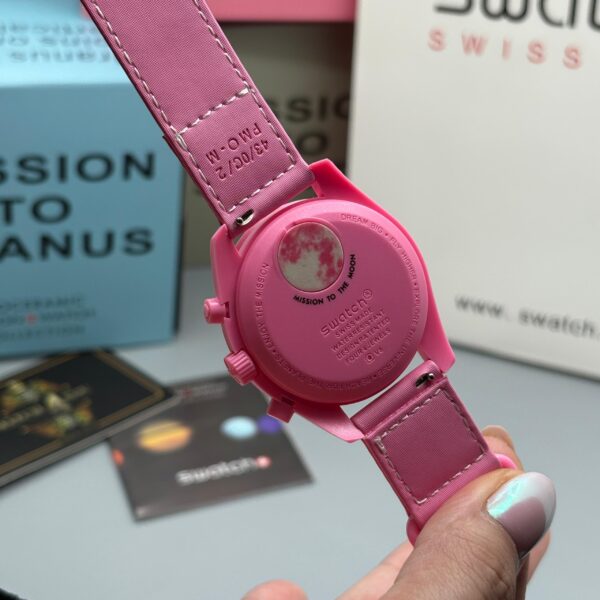 ساعت امگا سواچ ماموريت ماه صورتی -MoonSwatch Mission to the Pink Moonphase - Image 2
