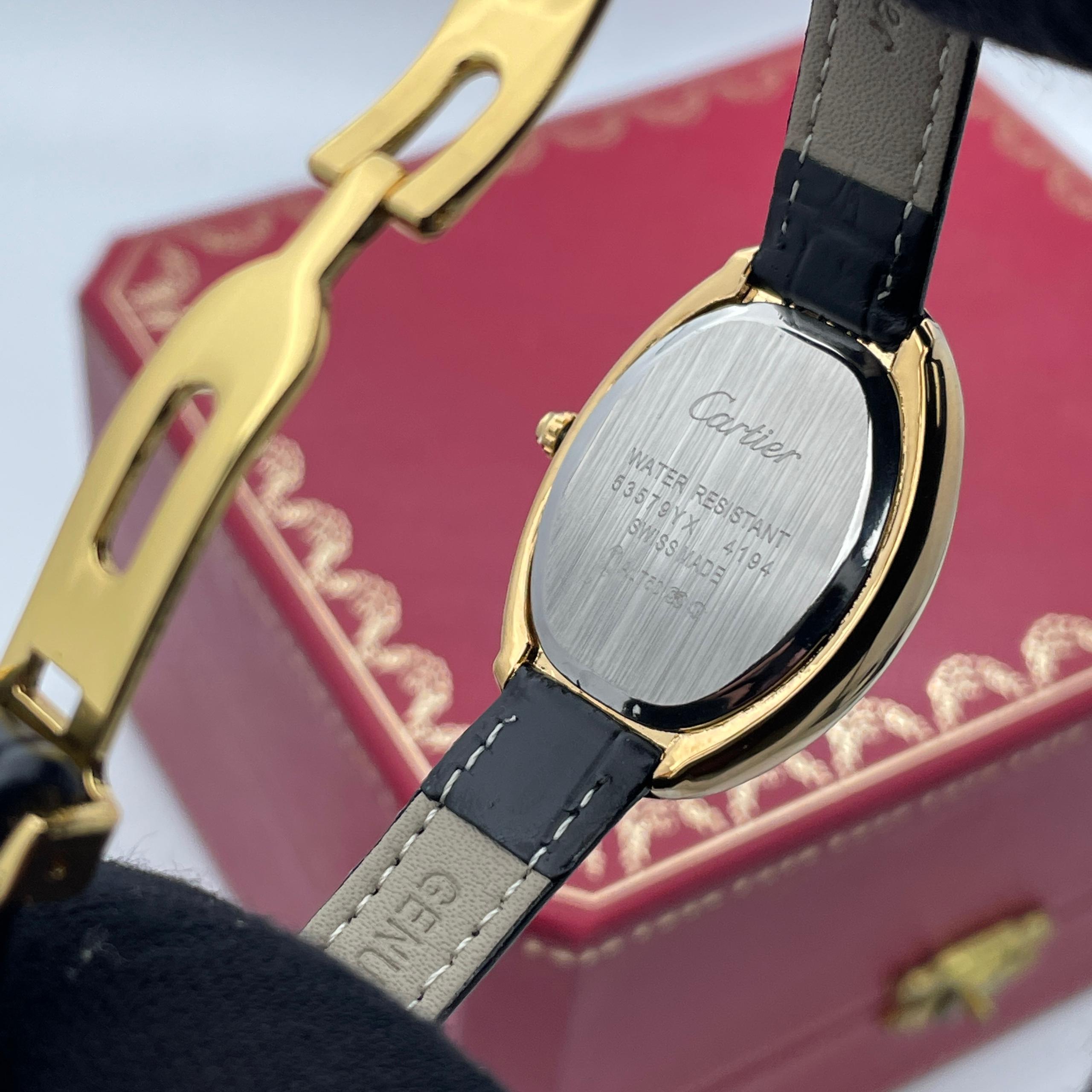 ساعت مچی زنانه طلایی صفحه مشکی کارتیه بایگنور Cartier Baignoire - Image 3