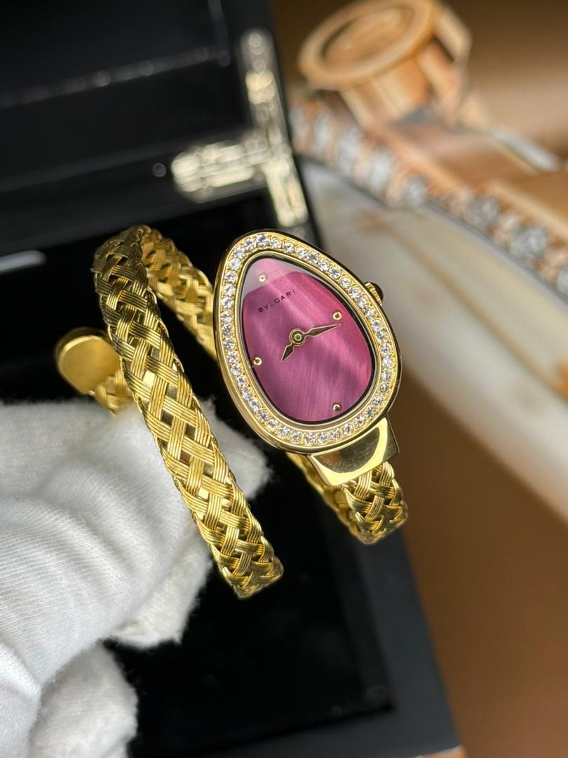 ساعت مچی دور نگین زنانه طلایی طرح مار بولگاری Bvlgari - Image 2