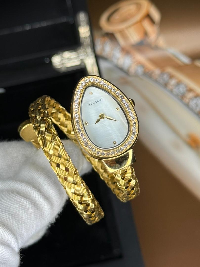 ساعت مچی دور نگین زنانه طلایی طرح مار بولگاری Bvlgari - Image 3