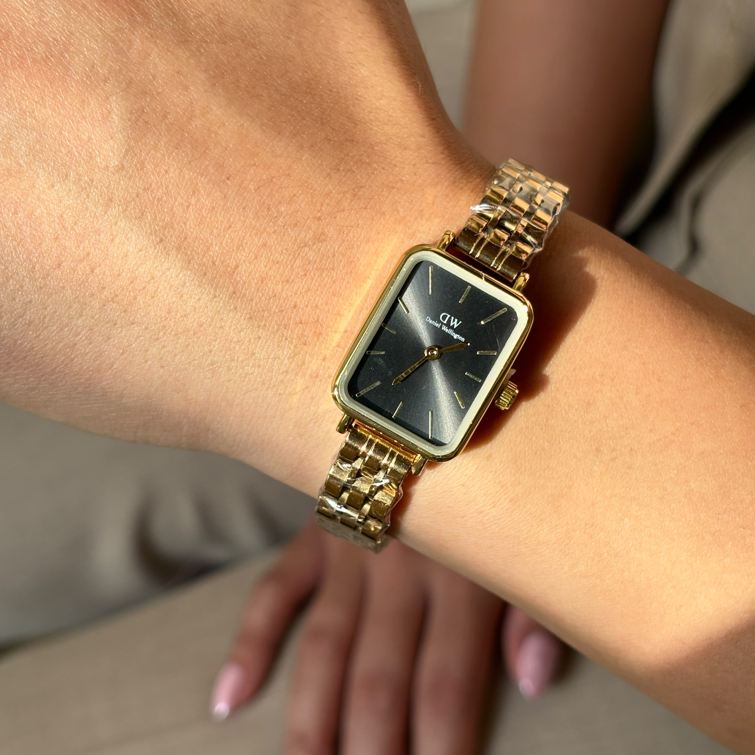 ساعت مچی زنانه دنيل ولينگتون طلایی صفحه مشکی Daniel Wellington