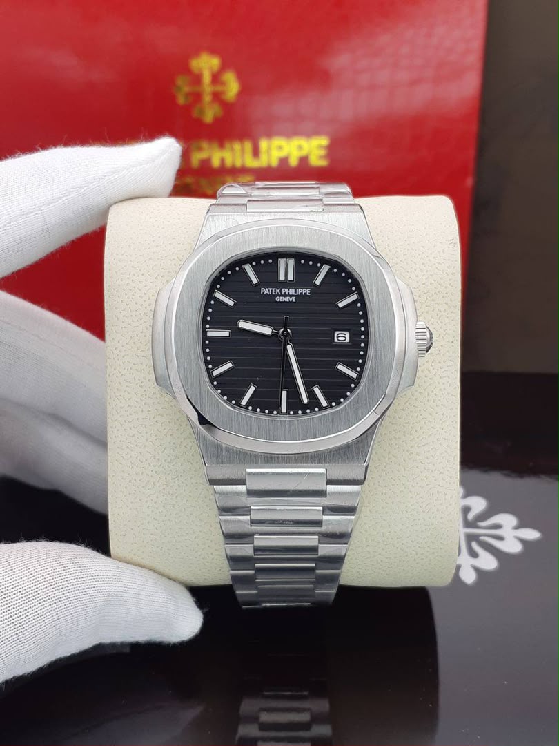 ساعت مردانه کوارتز پتک فیلیپ ناتیلوس سیلور صفحه مشکی Patek Philippe