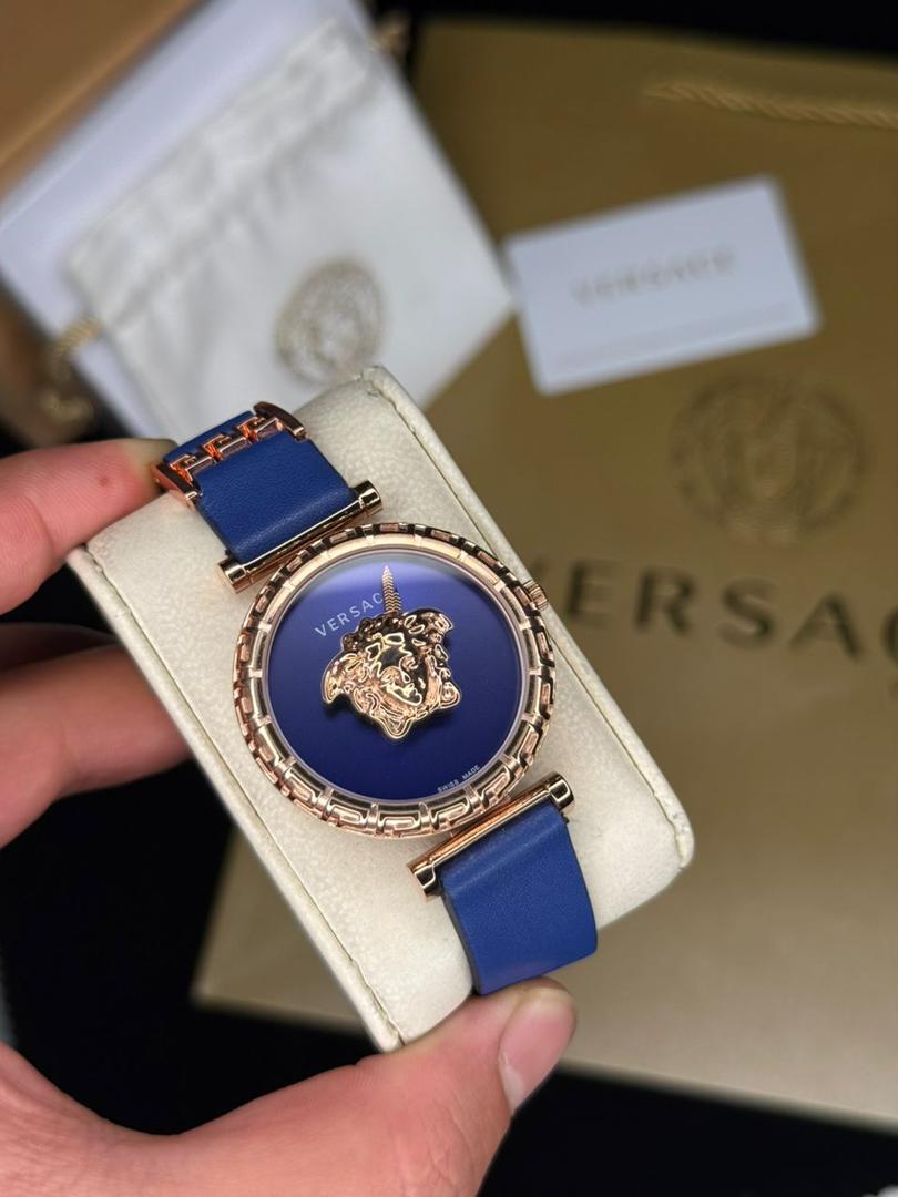 ساعت مچی زنانه ورساچه مدوسا طلایی بند چرمی Versace