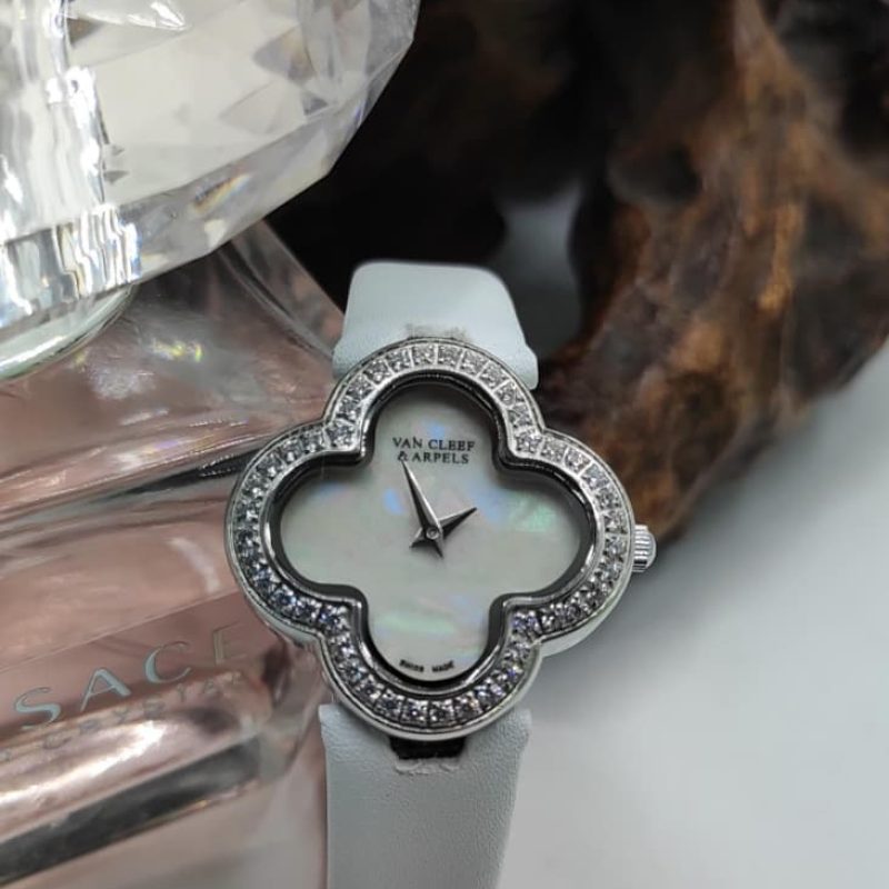 ساعت مچی زنانه موتور سوییس ونکلیف VanCleef