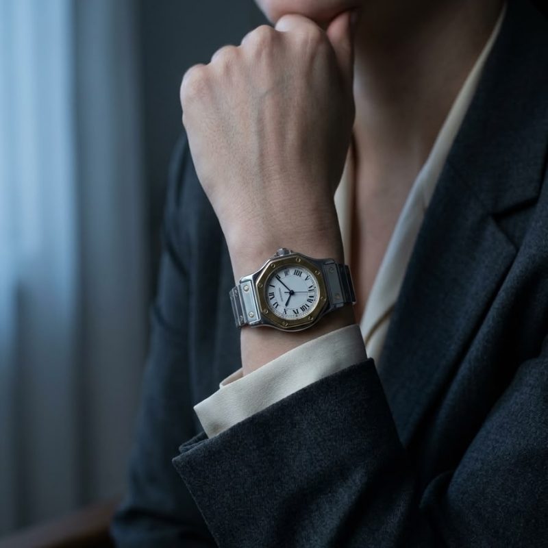 ساعت مچی زنانه کارتیه دور طلایی صفحه سفید cartier